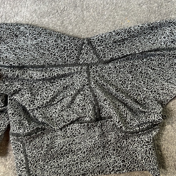 LuluLemon cropped leggings size 8 - Picture 4 of 4